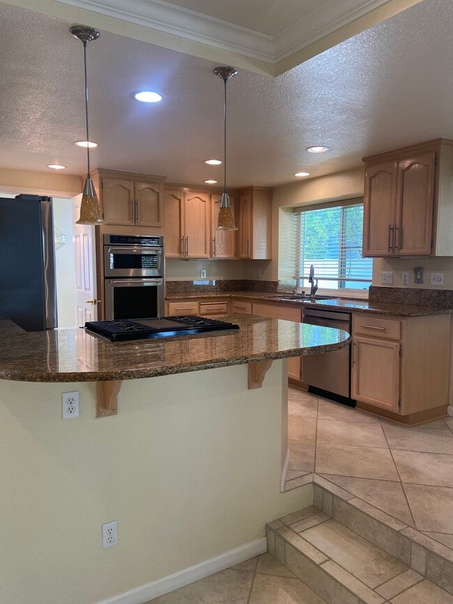 Building Photo - Pristine 4 Bedroom, 3 Bath in South Lexington