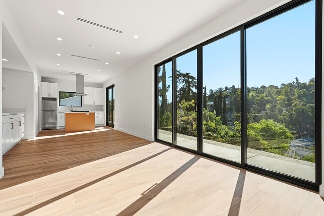 Building Photo - 1223 3/4 North Avenue 45