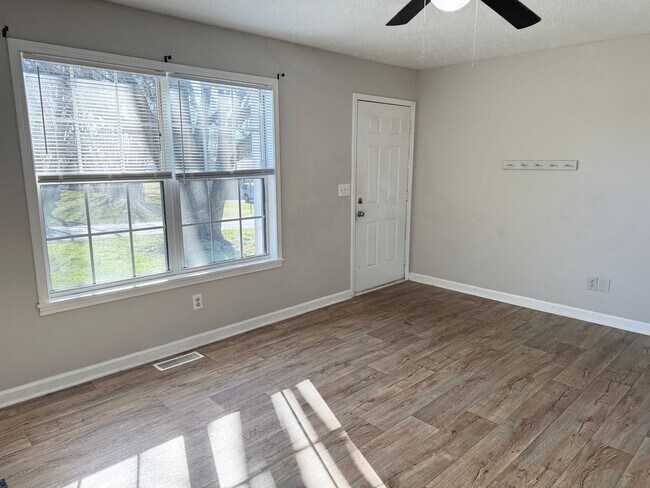 Building Photo - Nicely Updated Home MOVE IN READY!