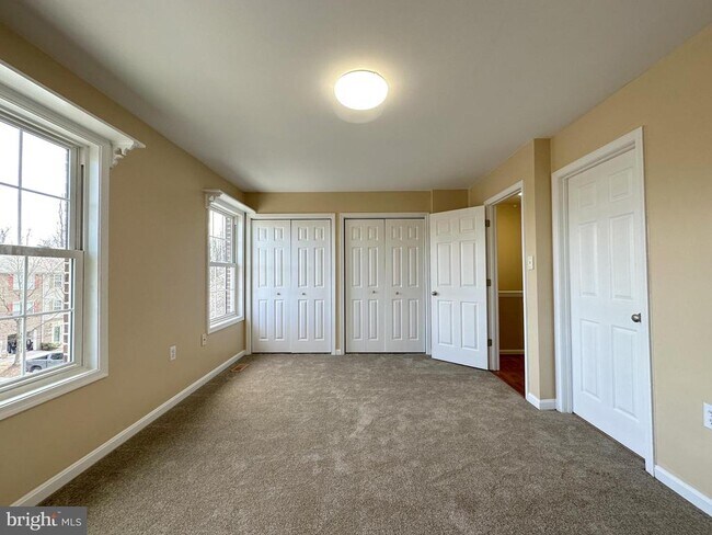 Building Photo - 102 Ridge Ct