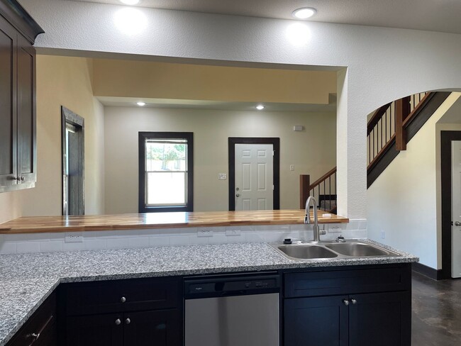 Building Photo - County Living in a Modern Home- 1 month free rent!