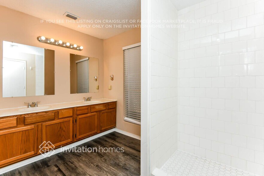 Building Photo - 3805 Waxwing Cir S