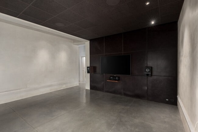 Building Photo - 875 Camino Francisca