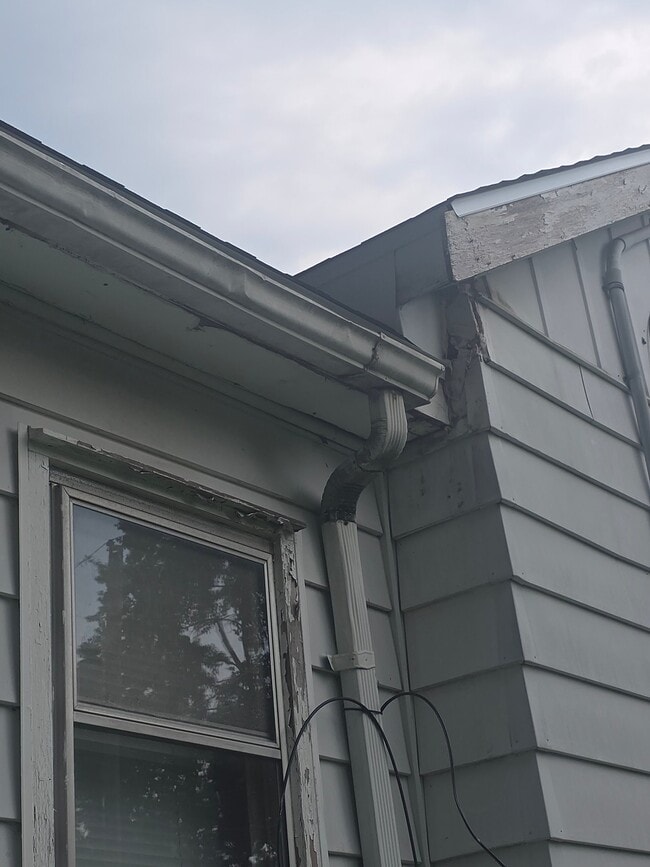 Building Photo - 1021 Maple St