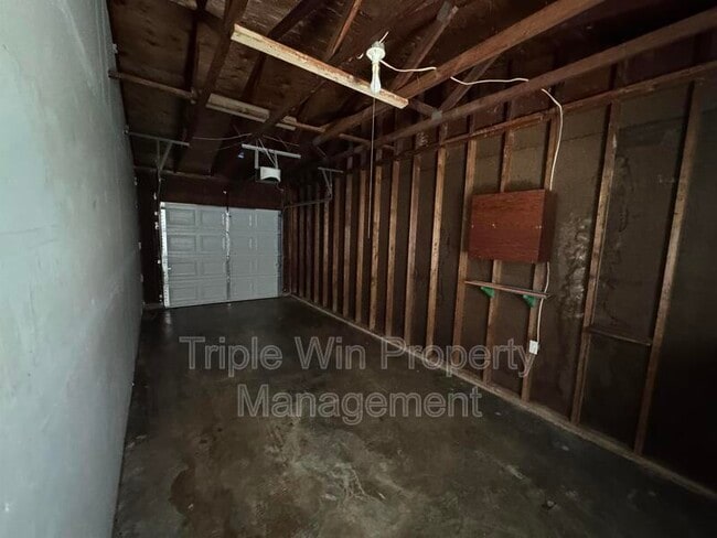 Building Photo - 690 Wiethaupt Rd