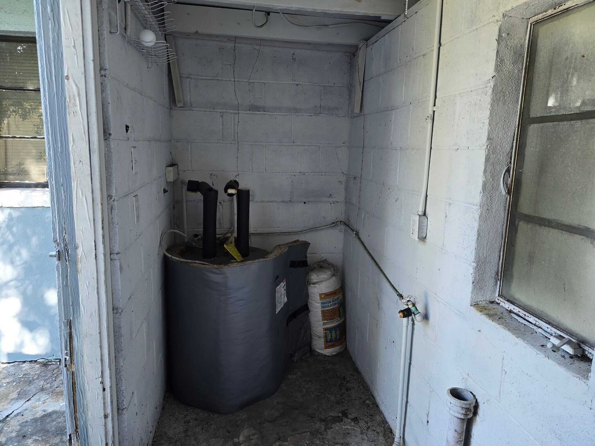 Washer- dryer room - 43 W 41st St