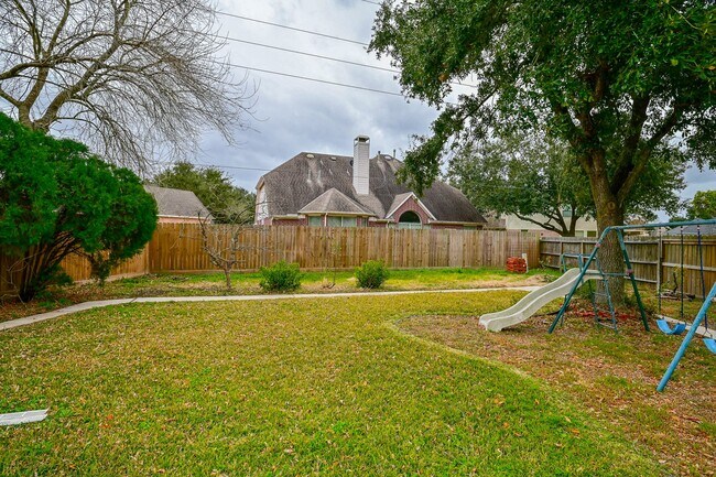 Building Photo - 12227 Meadowglen Dr