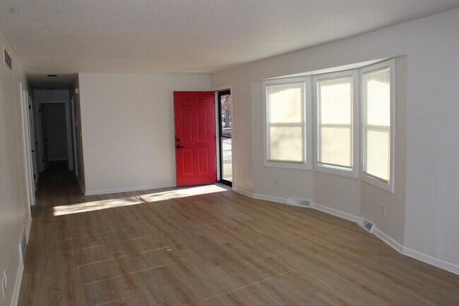 Building Photo - Beautiful 4-bedroom, 3 full baths home located in Independence, MO