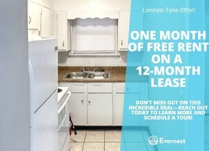 Building Photo - 1512 11th Ave N