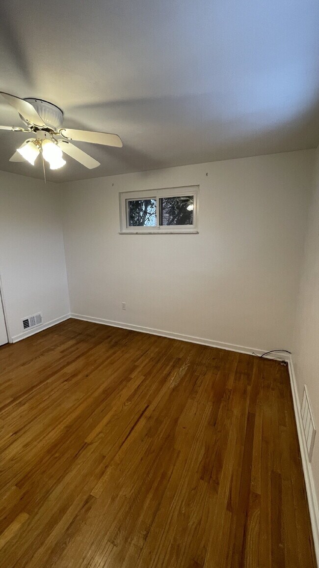 Building Photo - Charming 3 bed, 2 bath with finished basement!