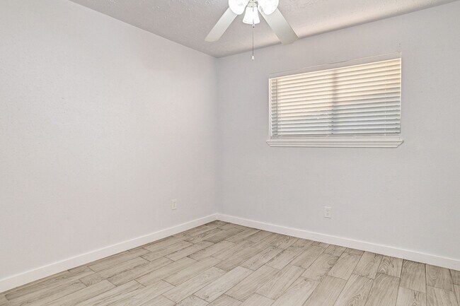 Building Photo - 3918 Cypressdale Dr