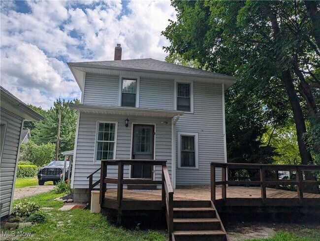 Building Photo - 325 Pleasant Ave