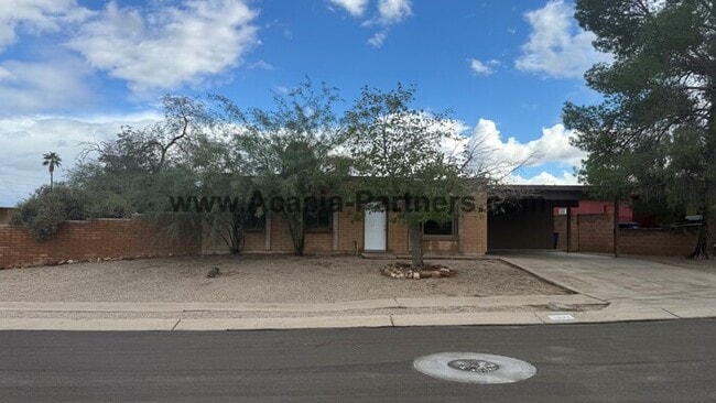 Building Photo - Four Bedroom Home Located in East Tucson Neighborhood