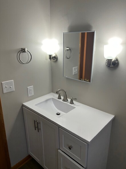 Building Photo - 6050 OH-14
