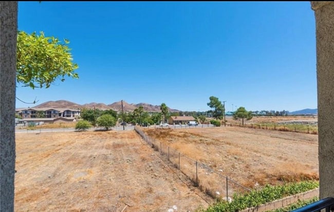 Building Photo - 1800 E Lakeshore Dr