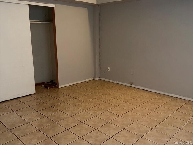 Building Photo - 147-26 Roosevelt Ave