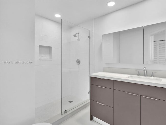 Building Photo - 8 Key W Ct