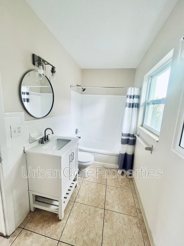 Building Photo - 105 7th Ave N