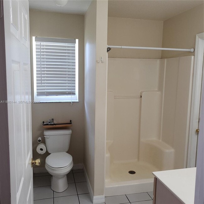 Building Photo - 8330 SE Sweet Bay Ave