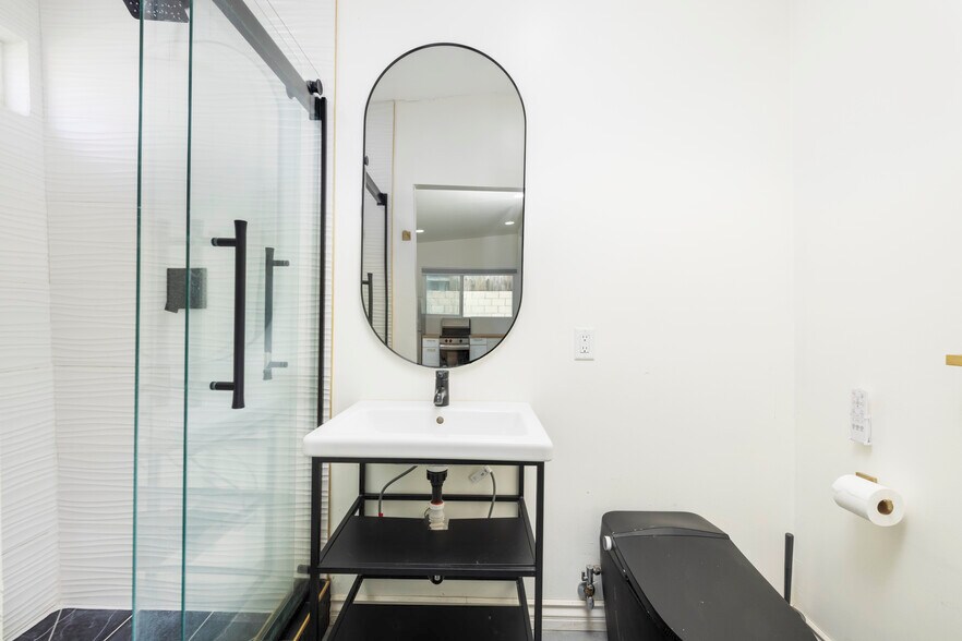 Building Photo - 5447 Lime Ave