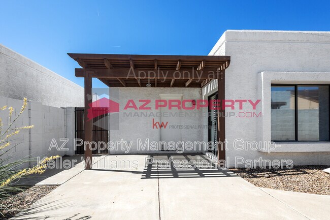Building Photo - 938 E Villa Maria Dr