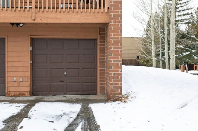 Building Photo - 716 Lagoon Dr