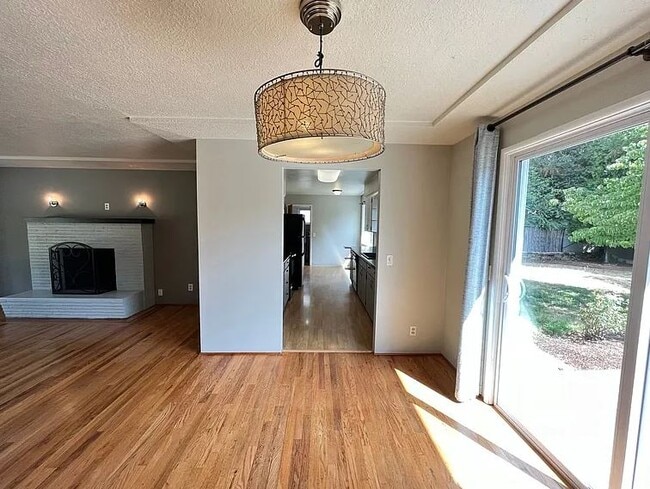 Building Photo - 530 SE 12th Ave