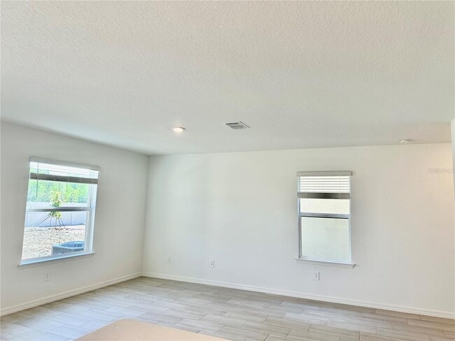 Building Photo - 17761 Pleasantview Blvd