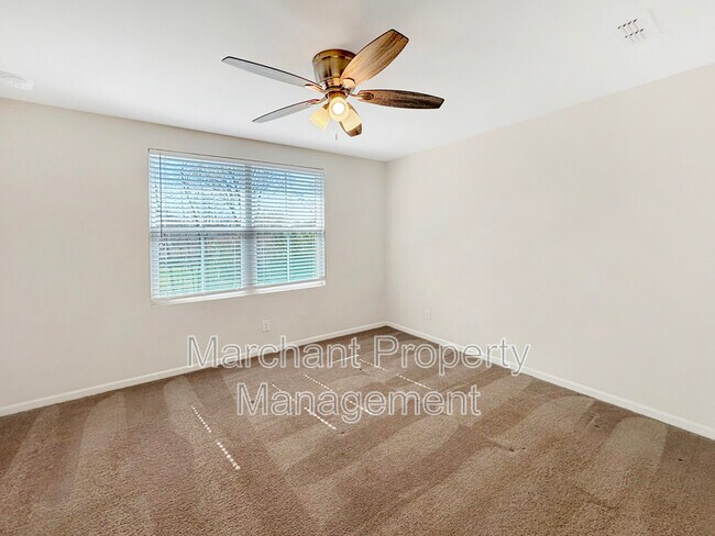 Building Photo - 219 Maple Frg Trl