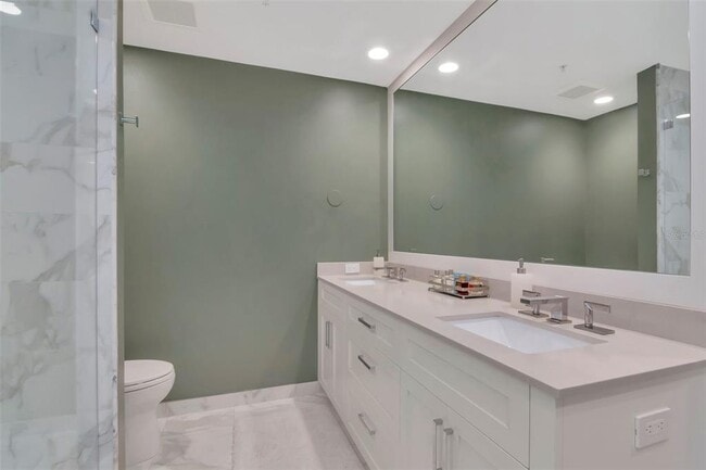 Building Photo - 1120 E Kennedy Blvd