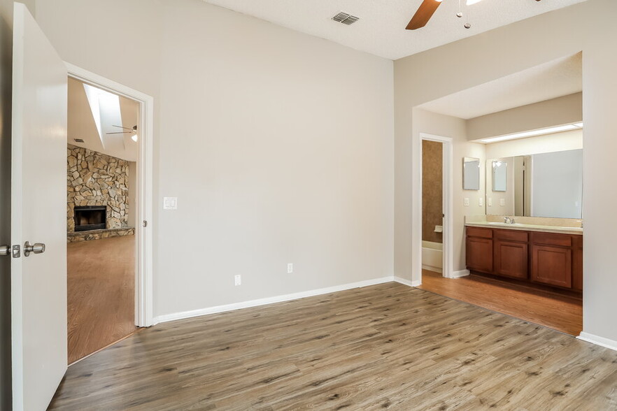 Building Photo - 4767 Wassail Dr