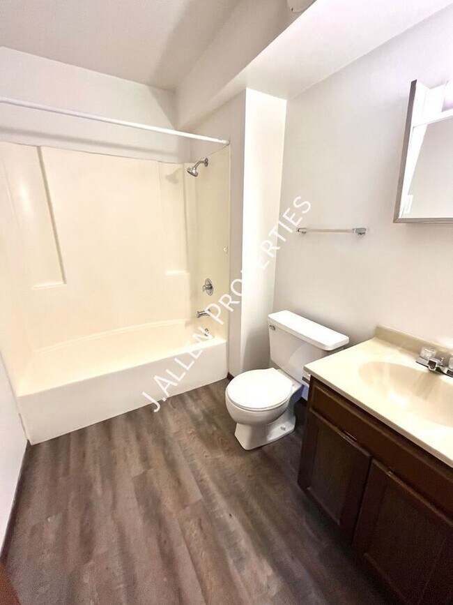 Building Photo - 607 W Michigan Ave