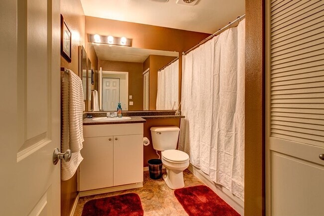 Building Photo - Lynnwood Townhome