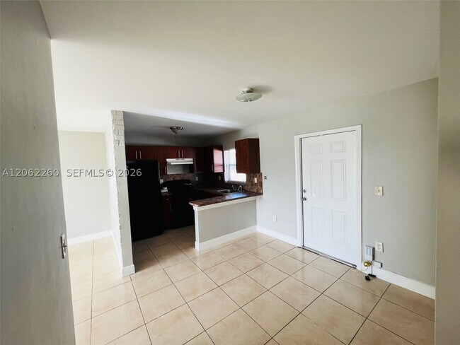 Building Photo - 7613 Venetian St