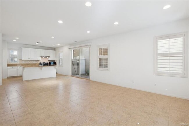 Building Photo - 93 Keepsake