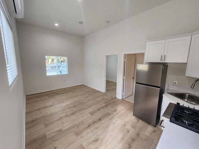 Building Photo - 6522 Camellia Ave