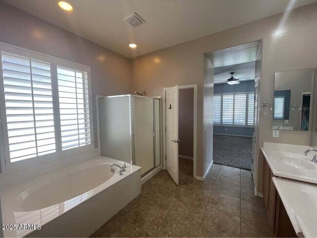 Building Photo - 4918 W Carpenter Dr