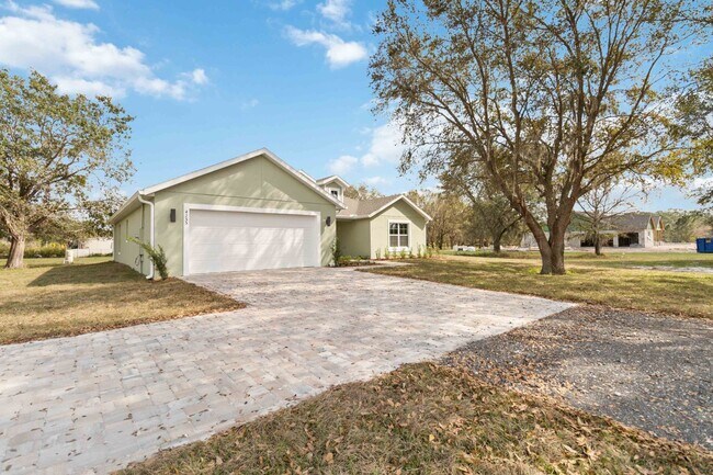 Building Photo - MOVE IN SPECIAL- Beautiful 4/2 Home on 3/4 Acre For Rent in St. Cloud