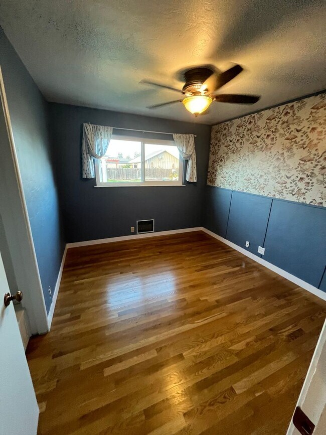 Building Photo - Cozy Home for rent in Tulare