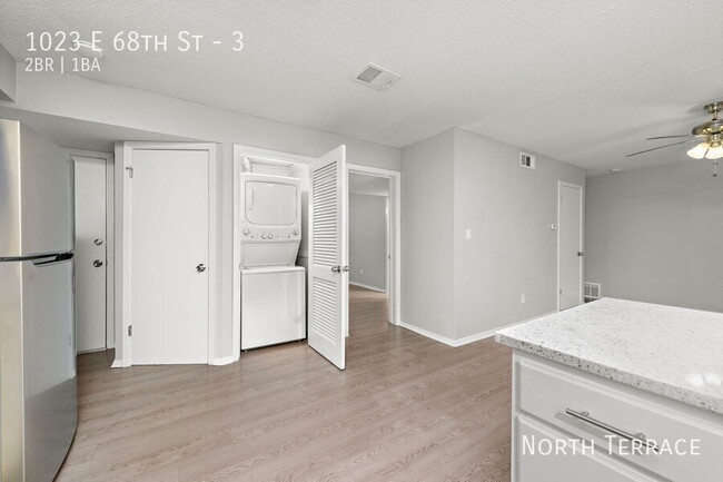 Building Photo - 1023 E 68th St