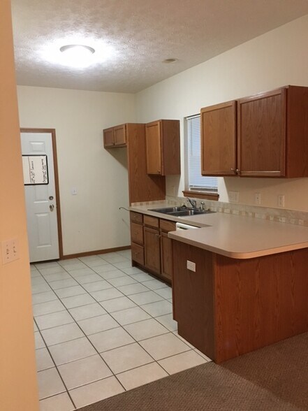 Building Photo - 4187 Westbrook Dr