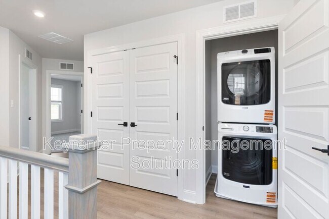 Building Photo - 337 Ridgeline Dr