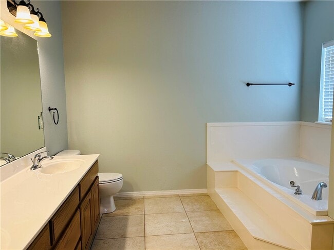 Building Photo - 15 Mills Dr