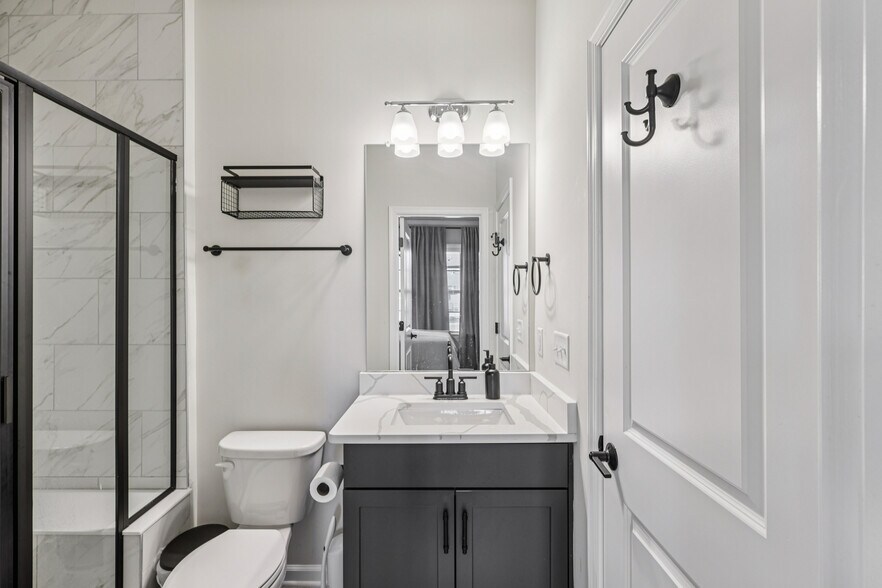 Building Photo - 21 Dahlia Dr
