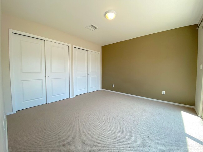 Building Photo - West El Paso 4bed/3.5bath Townhome