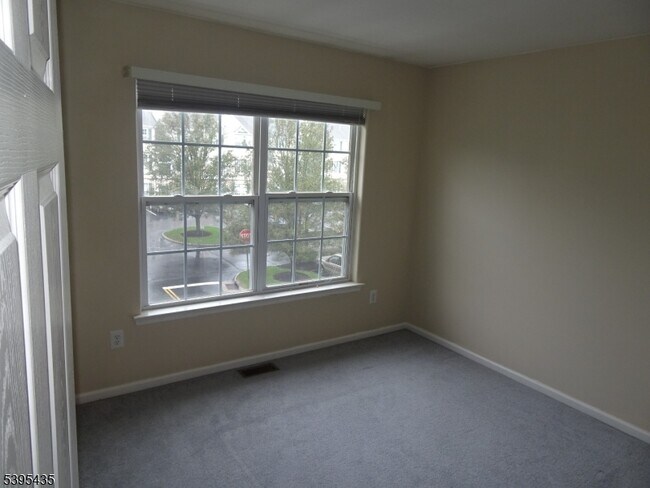 Building Photo - 112 Limerick Ln