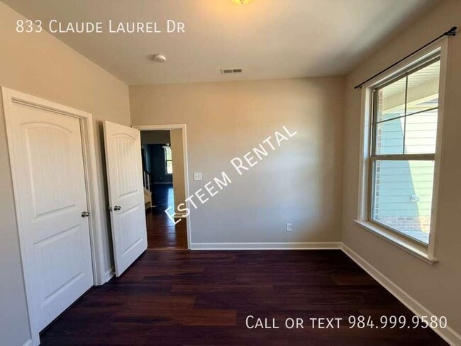 Building Photo - 833 Claude Laurel Dr