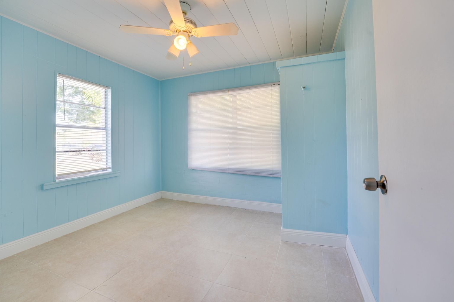 Building Photo - 813 Truman St