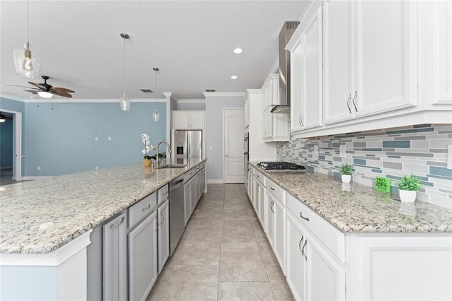 Building Photo - 4904 W Fountainwood Dr