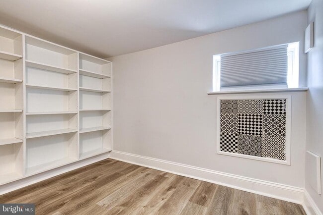 Building Photo - 860 W 33rd St